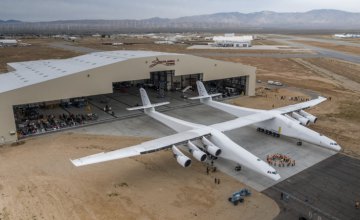 В США создан самый большой в мире самолет (ВИДЕО)