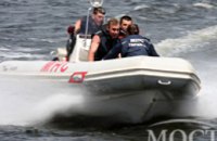 В Днепропетровске пятеро подростков застряли на острове из-за хрупкого льда
