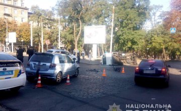 В центре Днепра иномарка на скорости протаранила пассажирскую маршрутку: 11 пострадавших