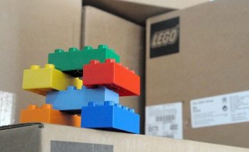 Днепропетровщина получила почти 40 тыс конструкторов LEGO для первоклашек