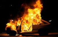 Сгорел заживо на временной остановке: в Подгородном загорелось авто
