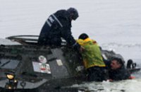 В Запорожской области 3 рыбака застряли на льдине