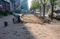 Тротуары на проспекте Дмитрия Яворницкого в Днепре ремонтируют без привлечения средств городского бюджета