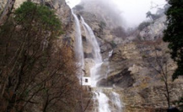 Возле водопада Учан-Су в Крыму насмерть замерз турист из Кривого Рога