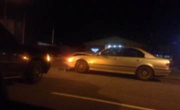 На Запорожском шоссе столкнулись две иномарки: движение на выезд из Днепра затруднено 