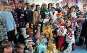 Фонд Вилкула передал новогодние подарки воспитанникам павлоградской школы для детей с ДЦП
