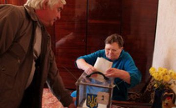 Почти 1 млн украинцев голосуют не на участках