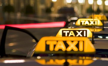 В Киеве водитель такси на большой скорости сбил дочь телеведущей 