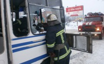 В Черкасской области 40 пассажиров оказались заблокированы в горящей маршрутке (ВИДЕО)