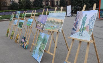 У Дніпрі художники з різних куточків України створили картини із зображенням туристичних принад нашого міста