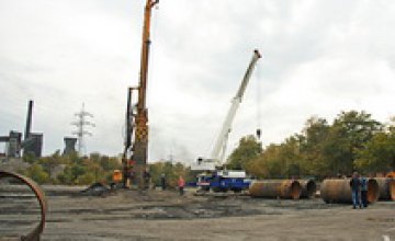 На строительстве правобережных съездов с Кайдацкого моста начала работать третья буровая установка (ФОТО)