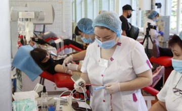 ​В День донора кровь сдало около 300 жителей Днепропетровщины