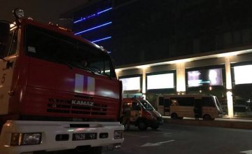 В Киеве произошел пожар в торговом центре: эвакуировано 25 человек (ФОТО)