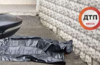 В Киеве молодая женщина выпала из окна (ФОТО)