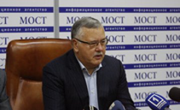 Анатолий Гриценко назвал вероятную причину взрыва склада боеприпасов в Калиновке