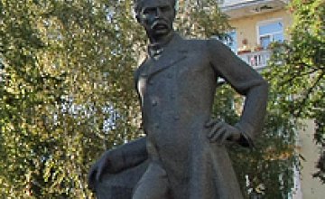 В День города Иван Куличенко возложил цветы к памятнику Александру Полю