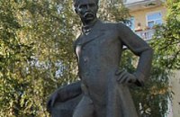 В День города Иван Куличенко возложил цветы к памятнику Александру Полю