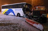 В Днепродзержинске столкнулись КрАЗ и пассажирский автобус: есть пострадавшие