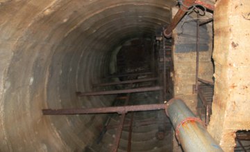 В центре Днепра девочка упала в туннель глубиною 8 метров