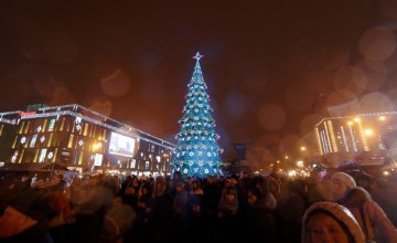 ​На открытие новогоднего городка и центральной елки в Днепре собралось около 5 тыс. горожан