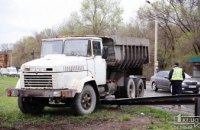 ДТП в Кривом Роге: грузовик снес отбойник (ФОТО) 
