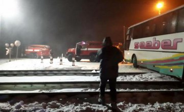 В Волынской области на железнодорожном переезде застрял автобус «Киев – Гдыня» (ФОТО)