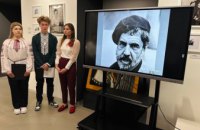 У закладах загальної середньої освіти Дніпра провели заходи до Дня пам’яті та перемоги над нацизмом: пам’ятаємо минуле — захищаємо майбутнє