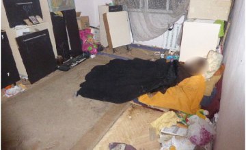 В Киеве женщина месяц прожила в квартире с трупом матери (ФОТО)