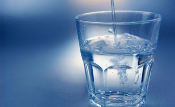 Американский ученый установил, что 8 стаканов воды в день вредны для здоровья