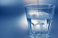 Американский ученый установил, что 8 стаканов воды в день вредны для здоровья