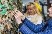 Плетут сетки, лепят вареники, шьют балаклавы: артисты театров Днепропетровщины присоединились к волонтерству