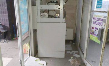На Днепропетровщине двое  подростков пытались обокрасть банкомат
