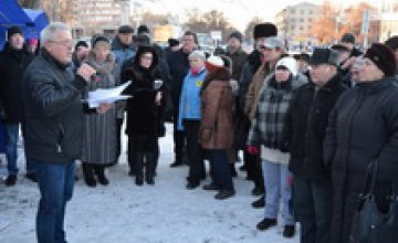 Жители Никополя вышли на митинг в поддержку законопроектов Оппозиционного Блока о снижении тарифов и цен