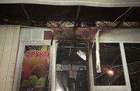 На Днепропетровщине горел продуктовый магазин, огонь перекинулся на рядом стоящие машины (ФОТО)