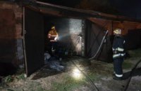 В Кривом Роге воспламенился гараж: сгорели старые вещи