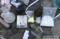 ​На Днепропетровщине ранее судимый мужчина занимался подпольным производством метамфетамина и марихуаны (ФОТО)