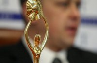 Днепродзержинец, спасший пассажиров трамвая, стал лауреатом премии «Гордість країни»