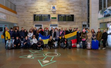 Еще 15 детей переселенцев и АТОшников отправились на обучение в Литву - Валентин Резниченко