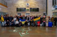 Еще 15 детей переселенцев и АТОшников отправились на обучение в Литву - Валентин Резниченко