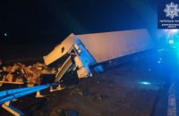 Водитель DAF уснул за рулем и съехал в кювет: на Криворожском шоссе произошло ДТП