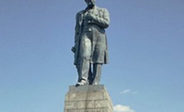 В Днепропетровске отремонтируют памятник Шевченко