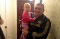 На Днепропетровщине спасатели помогли отцу зайти в квартиру, в которой закрылась его двухлетняя дочь (ФОТО)