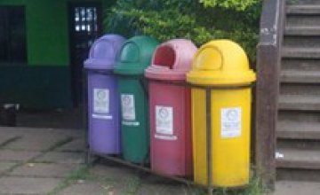 Возле домов появятся разноцветные контейнеры для мусора 