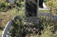 В Никополе два вандала надругались над могилами ради металлолома