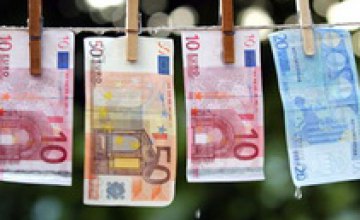 Ко Дню Независимости на межбанке упали доллар и евро 