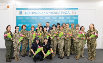 ​Борис Филатов поздравил военнослужащих женщин Днепра с наступающим Международным женским днем