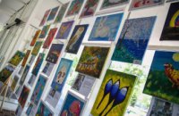 «Солнечная живопись»: в холле ДнепрОГА открылась выставка детских картин (ФОТОРЕПОРТАЖ)