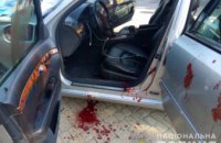 В Киевской области пассажир 30 раз ударил ножом таксиста и совершил ДТП на угнанном автомобиле