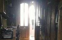 Житель Новомосковска едва не сгорел в собственной квартире