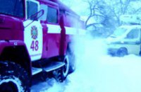Спасатели Днепропетровской области извлекли из снежного заноса школьный автобус и «скорую»